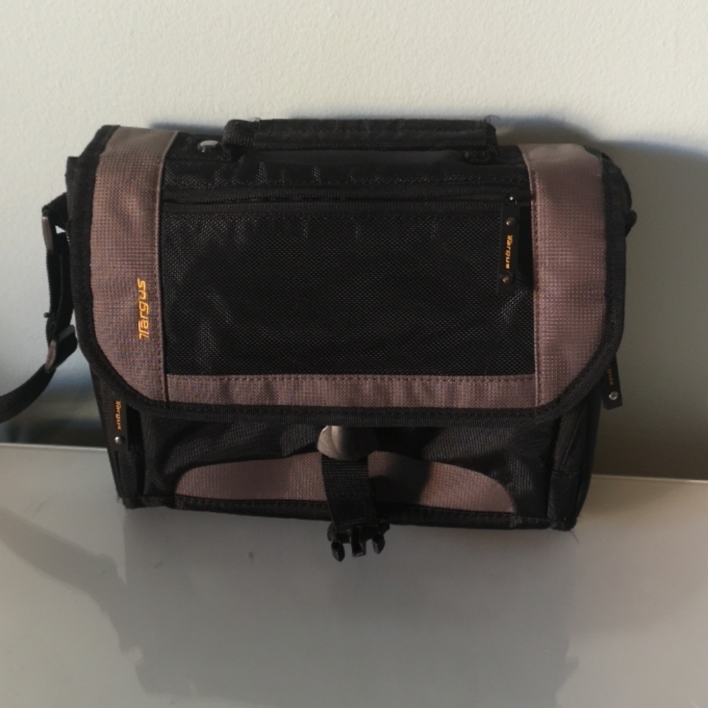 Targus shoulder bag